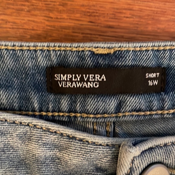 💙Plus Size Simply Vera Vera Wang Button-Front Roll-Cuff Jean Shorts - 16W - Picture 4 of 8